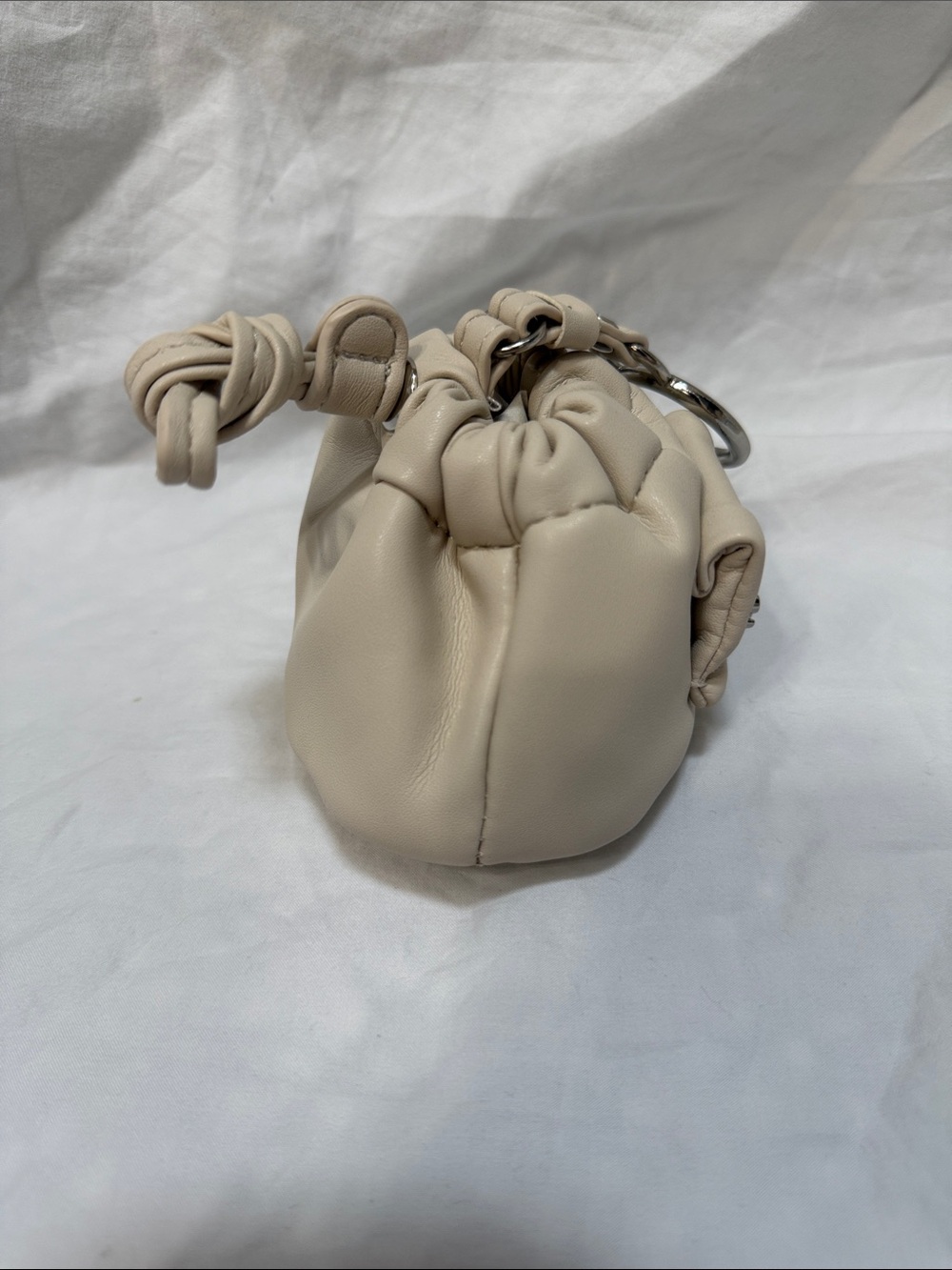 NWOT Women’s Steve Madden Cream Mini Drawstring Pouch Bag Keychain. One Size. - Picture 4 of 7